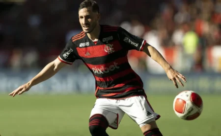 Viña: Retorno pode selar futuro na lateral do Flamengo