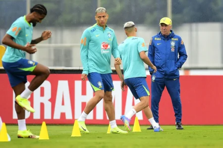 Escalação da Seleção: Ancelotti define meio-campo com Casemiro, Bruno e Gerson, e escala Estêvão no ataque