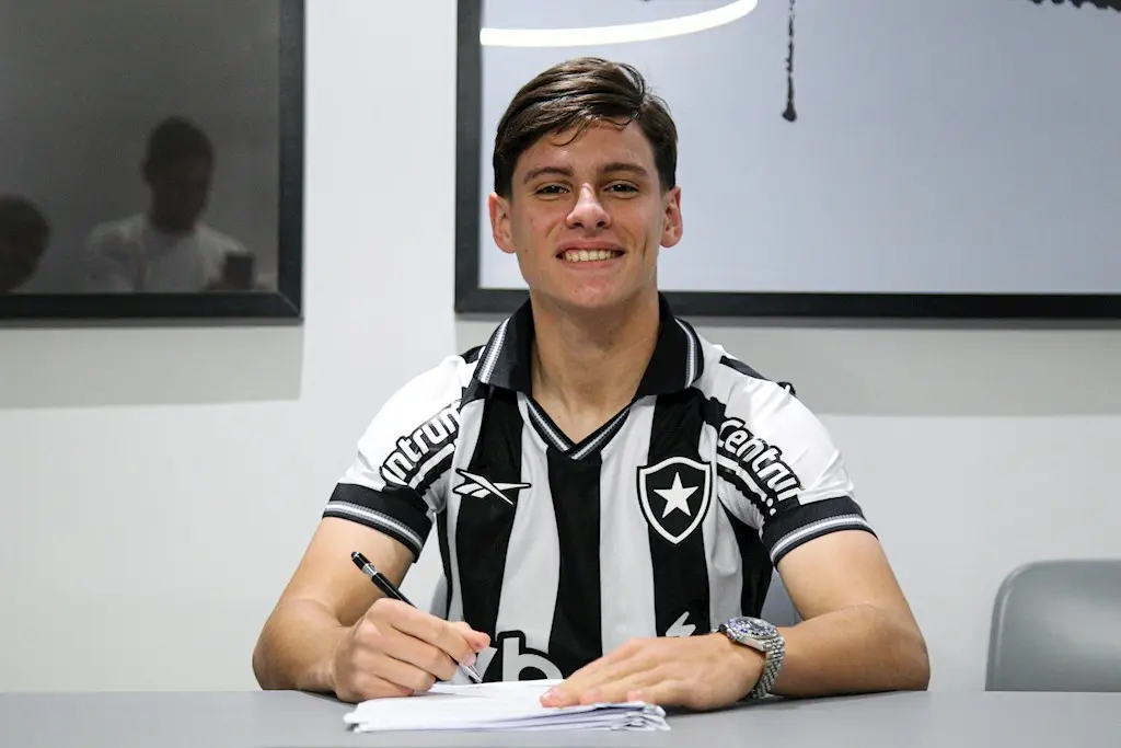 Botafogo oficializa a chegada do meia Montoro