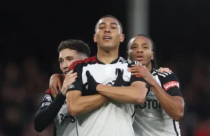 São Paulo Avalia Contratação do Atacante Carlos Vinícius