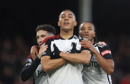 São Paulo Avalia Contratação do Atacante Carlos Vinícius