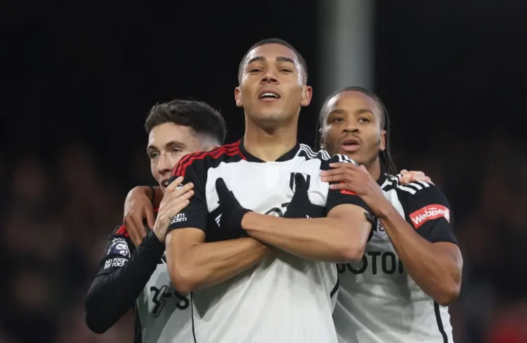São Paulo Avalia Contratação do Atacante Carlos Vinícius