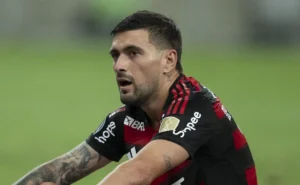 Arrascaeta fala sobre futuro na Europa e surpreende torcedores do Flamengo