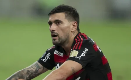Arrascaeta fala sobre futuro na Europa e surpreende torcedores do Flamengo