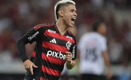 Luiz Araújo posta mensagem enigmática sobre Jorginho, possível reforço do Flamengo para o Mundial