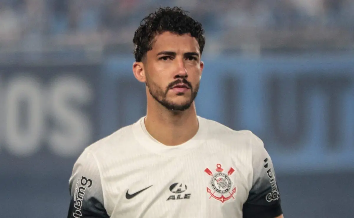 Corinthians Debate Futuro de Gustavo Henrique: Saída Gratuita Preocupa