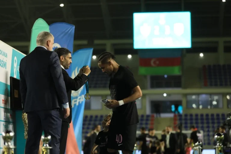 Ex-tricolor impulsiona Sabah rumo a título inédito e vaga na Liga Europa.