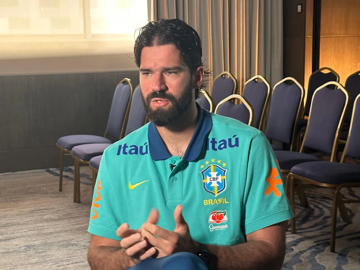 Alisson analisa autocrítica e o impacto de Ancelotti: "Técnico da Seleção precisa ser resiliente"