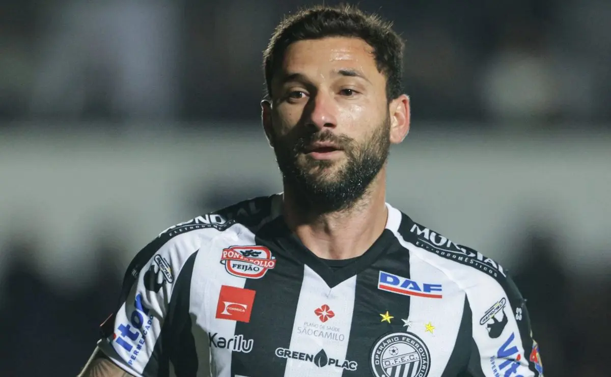 Vasco não iniciou negociações por Boschilia e nem procurou o Operário, afirma agente