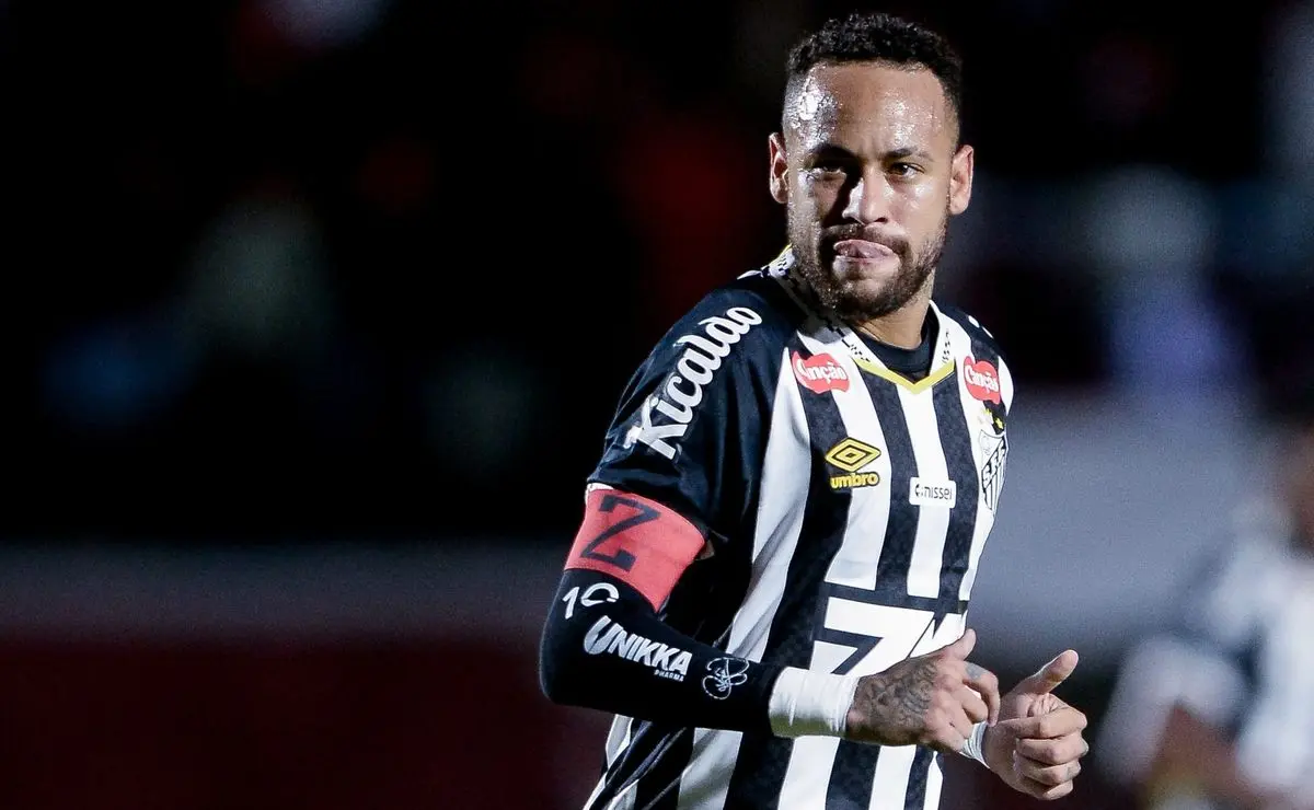 Neymar comanda jogo festivo com influenciadores na Vila Belmiro na terça-feira