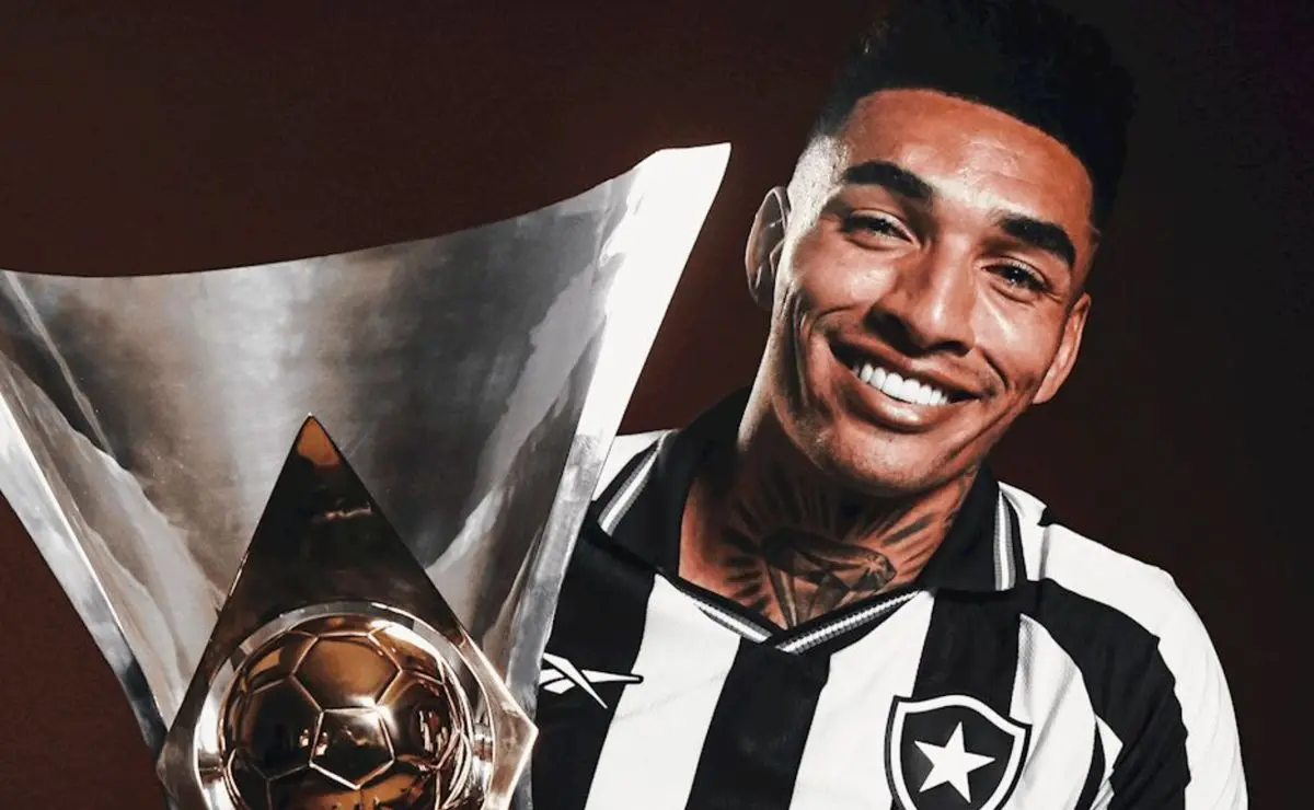 Botafogo apresenta novo uniforme para as temporadas 2025/26: confira os detalhes