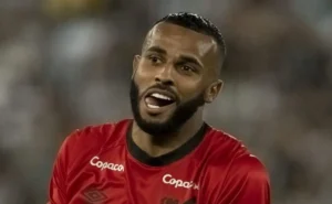 Mano Menezes exalta Alex Santana após desempenho pelo Grêmio