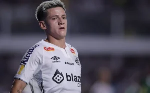Situação de Leonardo Godoy no Santos: Novidades sobre a proposta do Independiente.