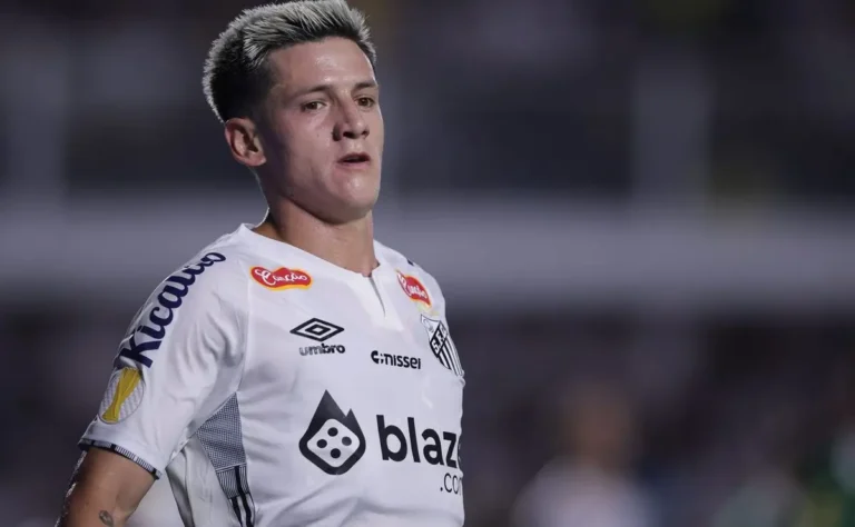 Situação de Leonardo Godoy no Santos: Novidades sobre a proposta do Independiente.