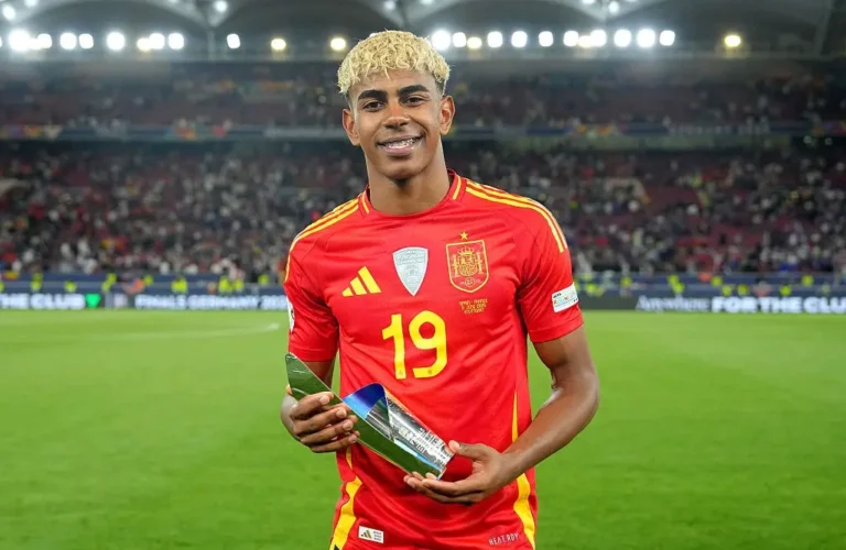 Yamal comenta sobre Bola de Ouro, Dembélé e a final: "Estamos focados"