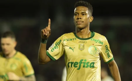 Casagrande: Substituir Estêvão no Palmeiras é tarefa árdua para Abel Ferreira.