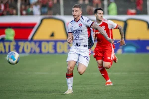 Léo Naldi e Nicolas treinam no CT do Criciúma em preparação para anúncio oficial
