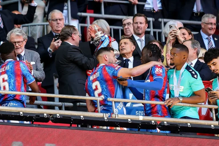 Crystal Palace pode ficar fora da Liga Europa: UEFA rejeita apelo de Textor e sócios