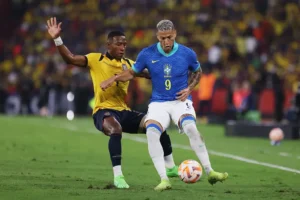 Richarlison reconhece posição na Seleção e foca no Paraguai: "Temos que dominar"