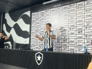 Montoro revela inspiração em Almada e se autodefine no Botafogo: "Falso ponta"