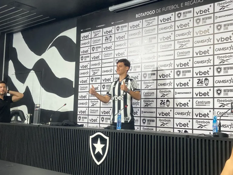 Montoro revela inspiração em Almada e se autodefine no Botafogo: "Falso ponta"
