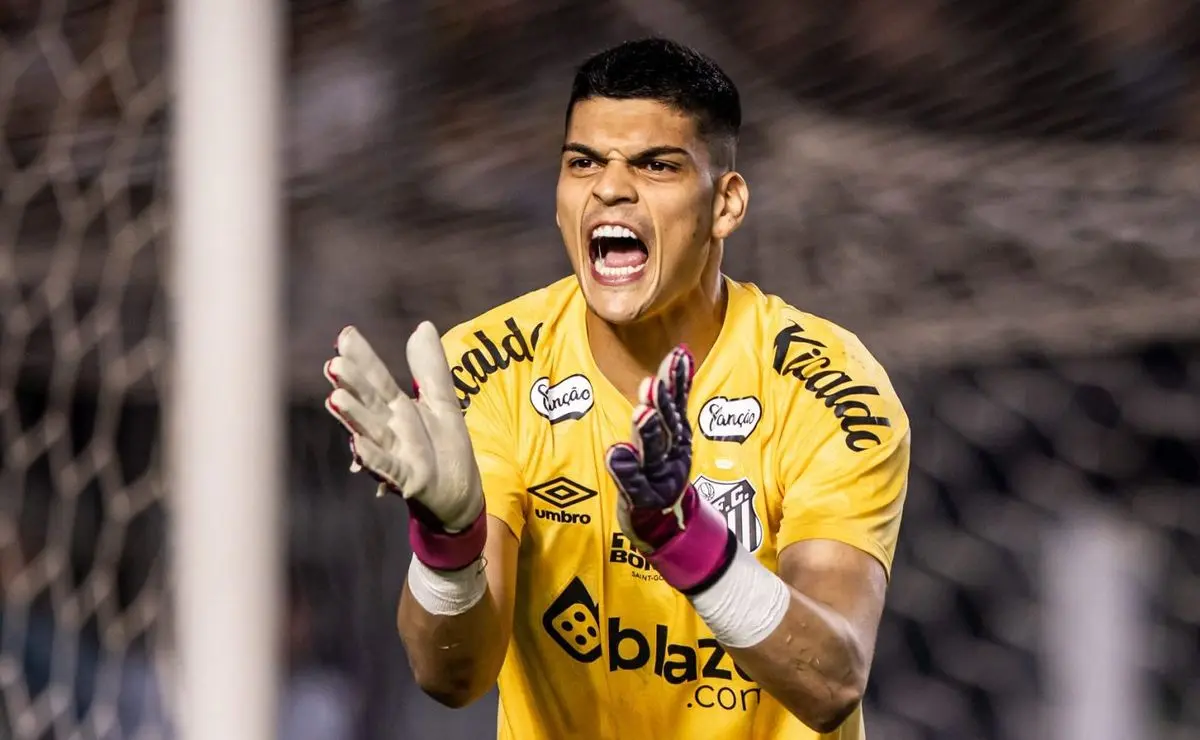 Santos: Sem Léo Jardim, clube espera por Gabriel Brazão e analisa goleiro.