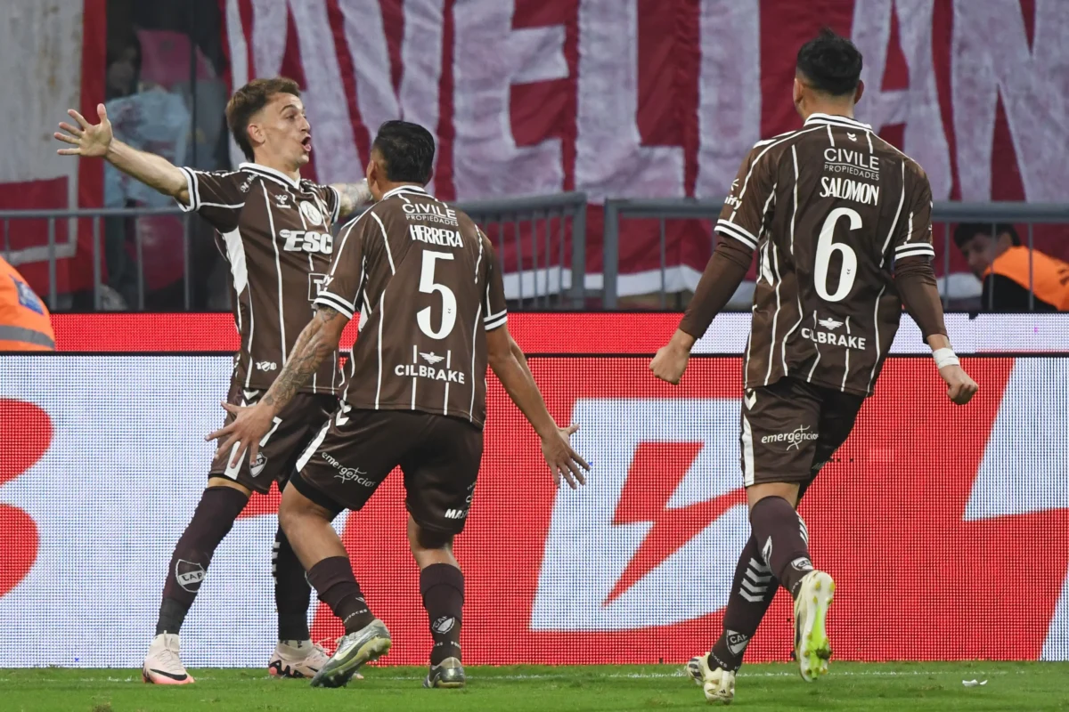Platense conquista o Campeonato Argentino após vitória sobre o Huracán