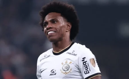 Fluminense tenta Willian para o Mundial, mas recebe resposta negativa