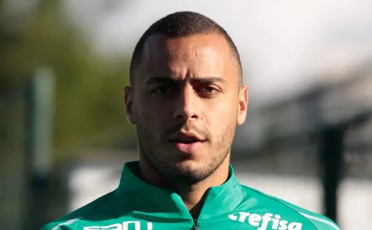 Arthur Cabral no Botafogo: Chegada Iminente e Possível Saída para o Lyon