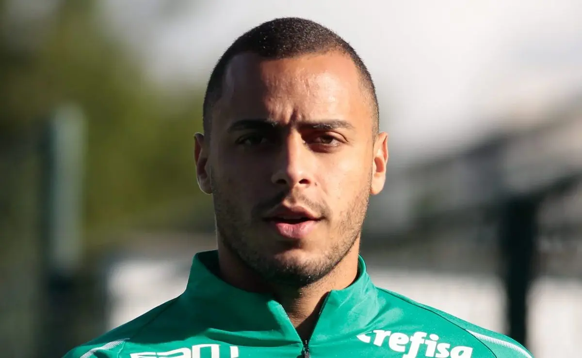 Arthur Cabral no Botafogo: Chegada Iminente e Possível Saída para o Lyon