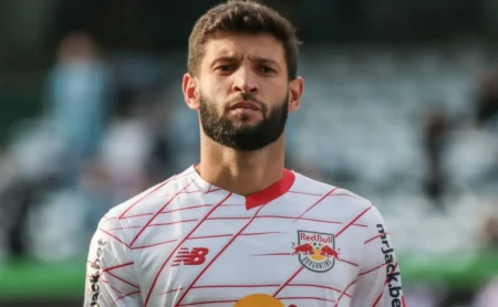 Juninho Capixaba analisa Léo Ortiz, do Flamengo, e tece elogios ao zagueiro: “Muito diferente”
