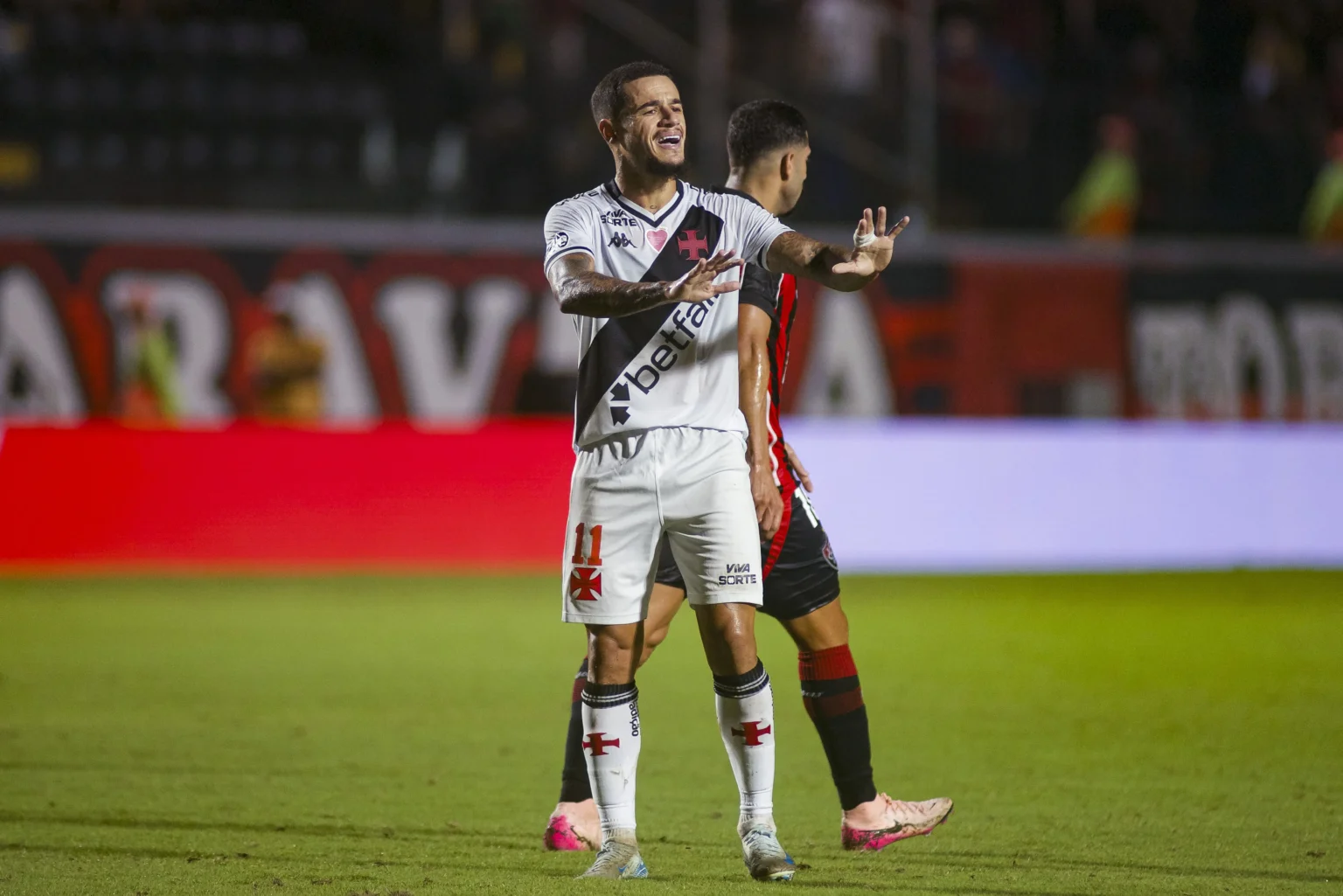 Vasco: Entenda os fatores que dão esperança pela permanência de Coutinho