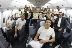 Fluminense embarca com aparato completo, fará treino e distribuirá bandeiras nos EUA