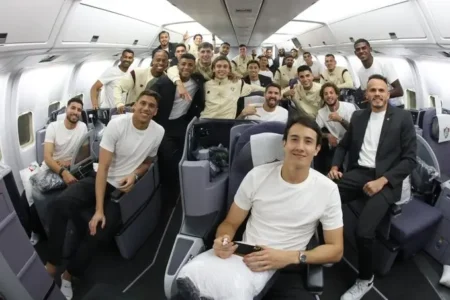 Fluminense embarca com aparato completo, fará treino e distribuirá bandeiras nos EUA