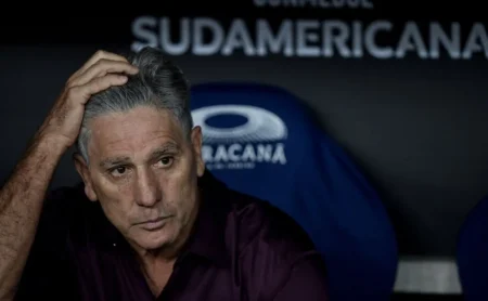 Ex-atleta do Fulham é oferecido ao Fluminense e não convence Renato Portaluppi