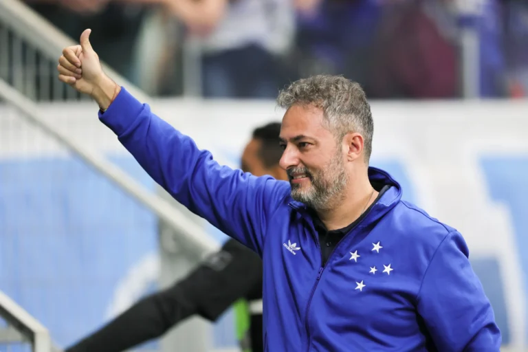 Mattos se despede do Cruzeiro em noite marcante perto do Santos: "Para sempre"