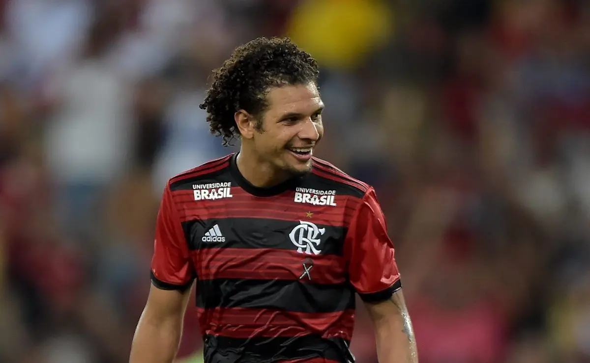 Santos em negociação com Willian Arão: acordo salarial ainda pendente.