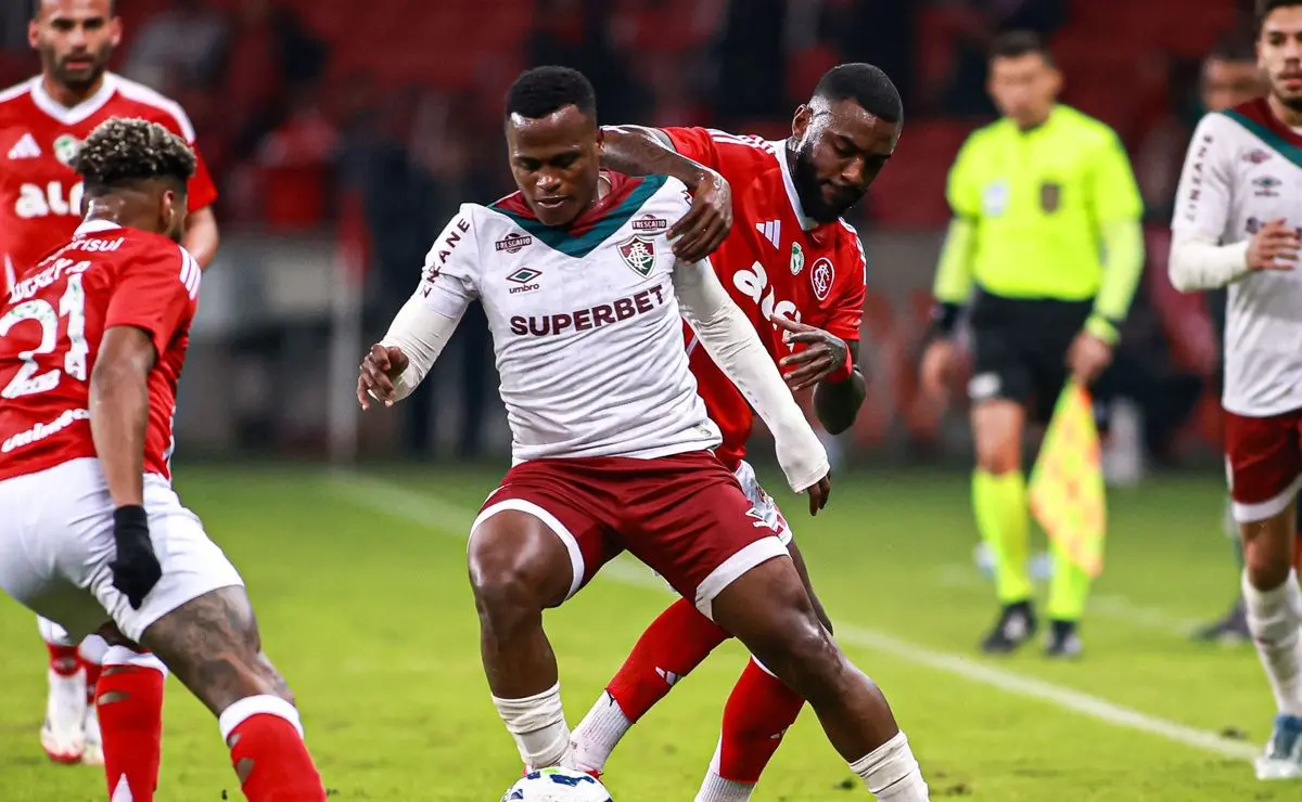 Revolta da torcida do Internacional após atuação no Beira-Rio e falhas de Wesley: “Vergonha!”