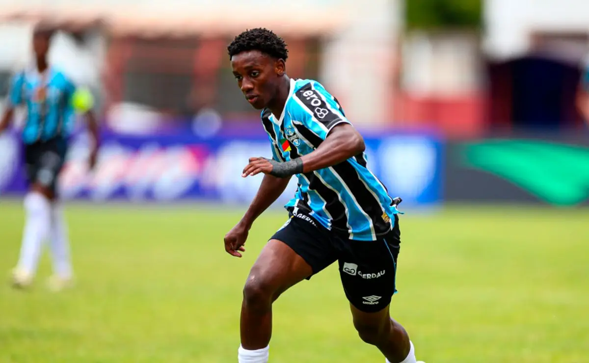 Gabriel Mec Reaparece no Grêmio com Força Total e Conquista Mano Menezes