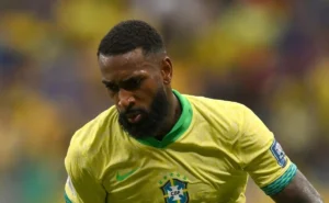 Ancelotti afasta Gerson do Flamengo em Brasil x Paraguai e tem decisão aprovada pela torcida online