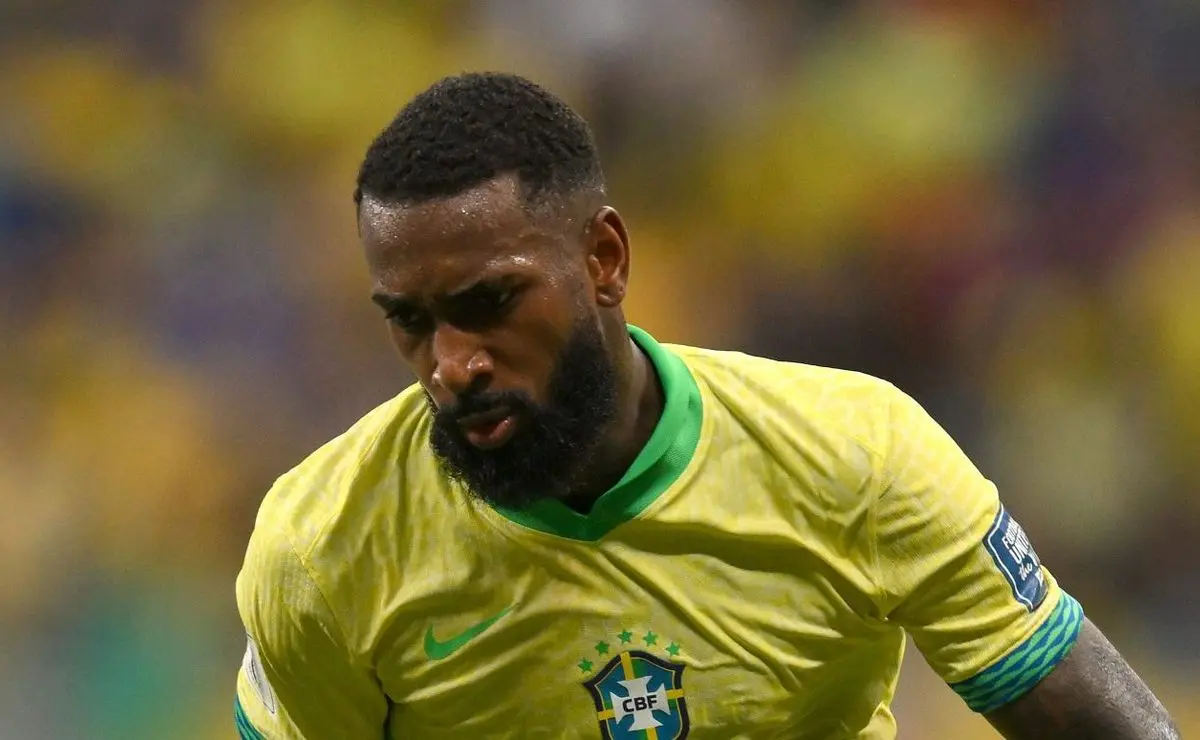 Ancelotti afasta Gerson do Flamengo em Brasil x Paraguai e tem decisão aprovada pela torcida online
