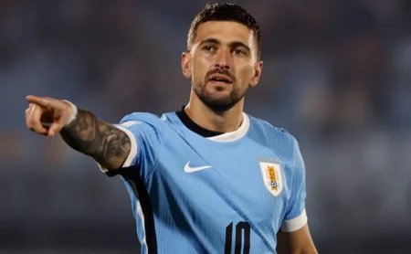 Arrascaeta brilha no Flamengo após volta do Uruguai, mas atuação na Seleção gera debate: "Tanto faz"