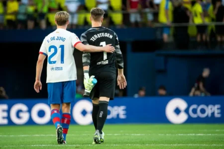 Barcelona Planeja Saída de Ter Stegen, De Jong, Araújo e Mais Quatro Jogadores