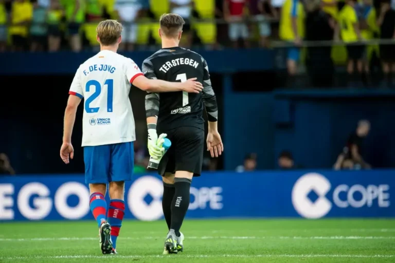 Barcelona Planeja Saída de Ter Stegen, De Jong, Araújo e Mais Quatro Jogadores