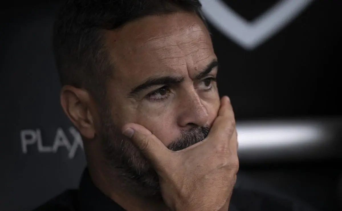Artur Jorge fala sobre possível parceria com John Textor no Botafogo.