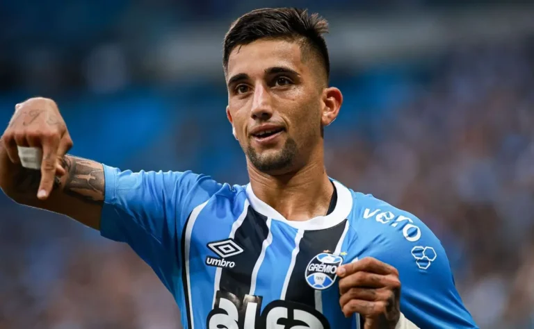 Olivera solicita ausência em jogo, porém Grêmio e Corinthians divergem.
