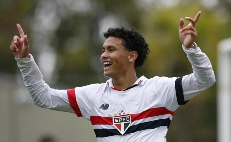 São Paulo acerta venda de Ângelo, promessa do sub-17, ao Strasbourg