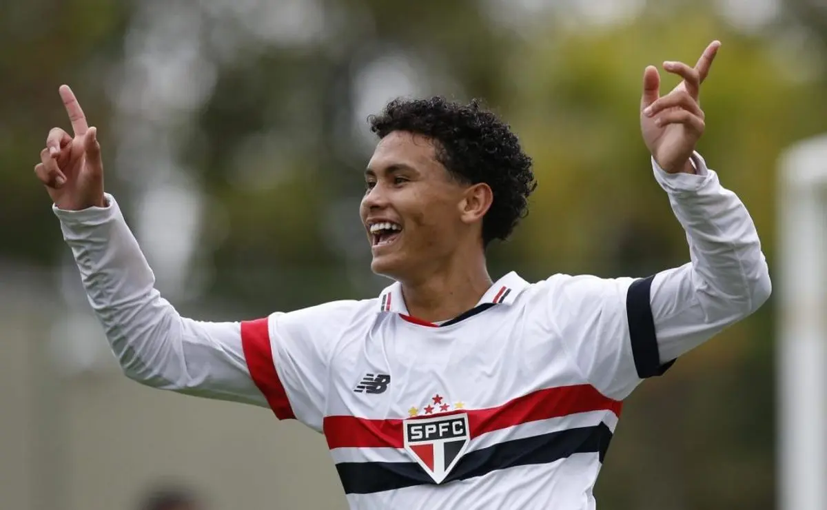 São Paulo acerta venda de Ângelo, promessa do sub-17, ao Strasbourg