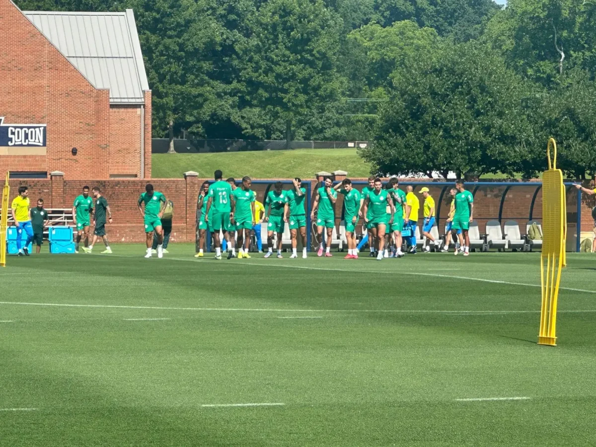 Palmeiras Finaliza Preparativos Táticos para Duelo com Porto em Treino Sem Selecionáveis