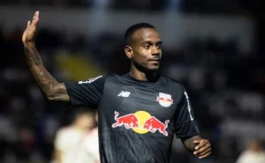 Helinho Almeja o Corinthians e Busca Acordo Favorável para Reforçar Elenco; São Paulo Fora da Disputa